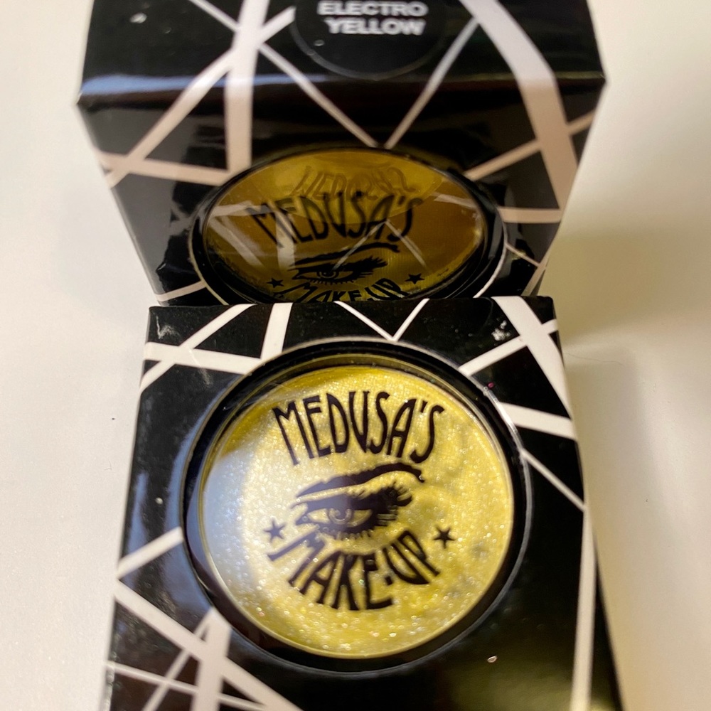 Medusa’s Makeup glitter eyeshadow